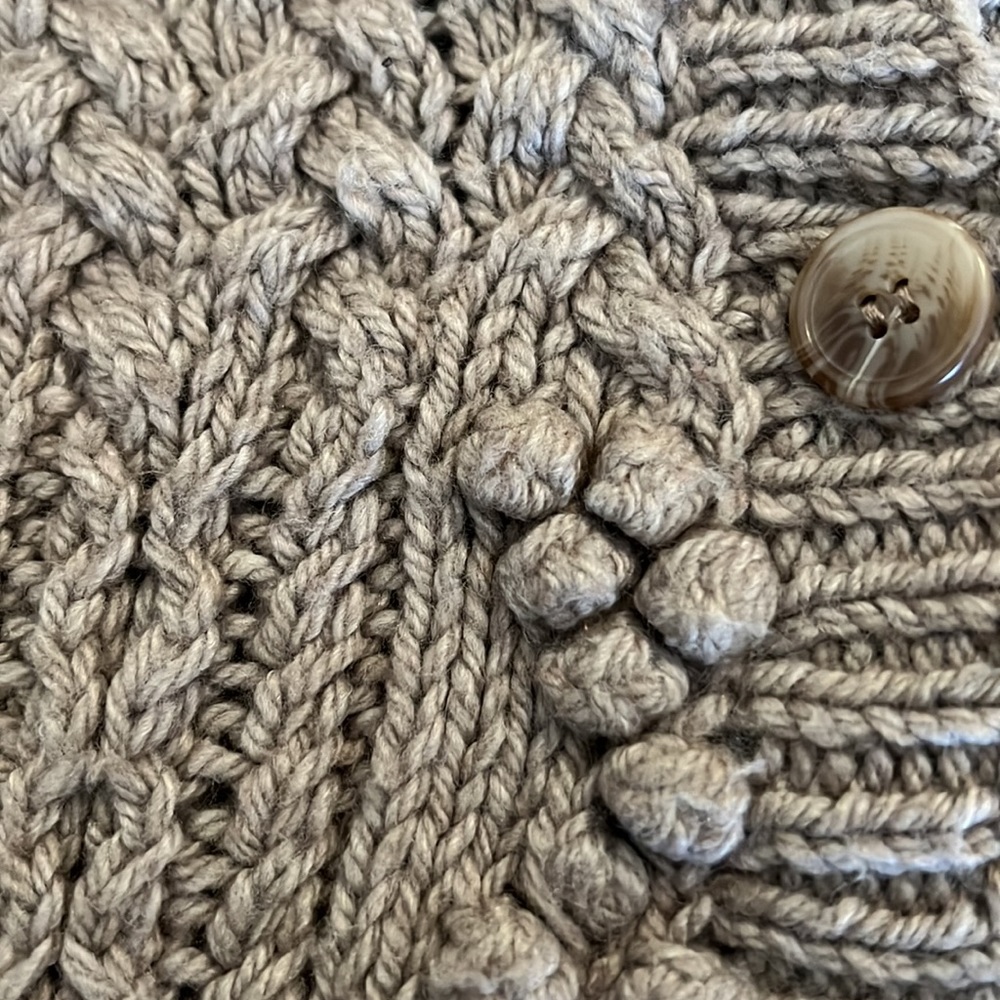 Girls American Eagle sweater. It’s a womens S  fits girls 10/12 - Picture 3 of 3